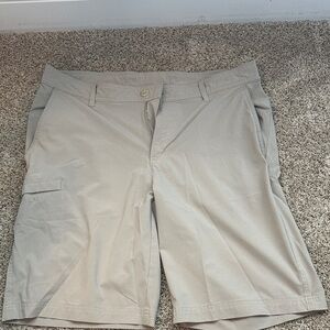 Columbia Men's Cargo Shorts in Light Tan